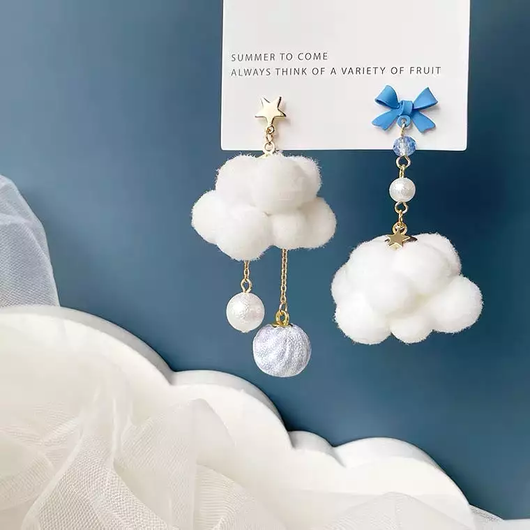 INS WHITE CLOUDS PLUSH EARRINGS BY70083