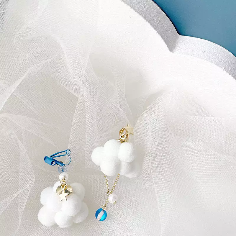 INS WHITE CLOUDS PLUSH EARRINGS BY70083