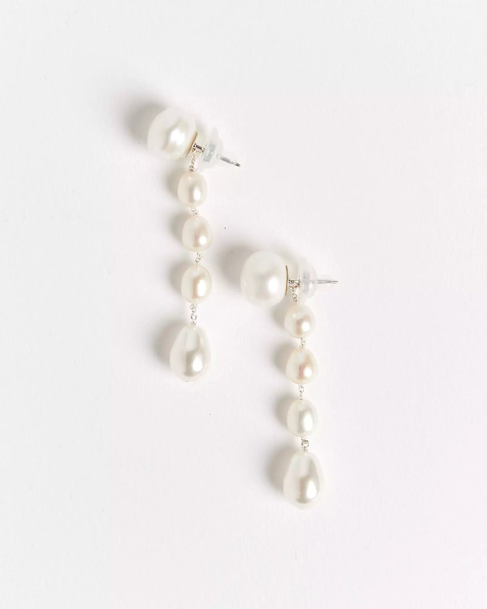 Small Passante Earrings in White Pearl