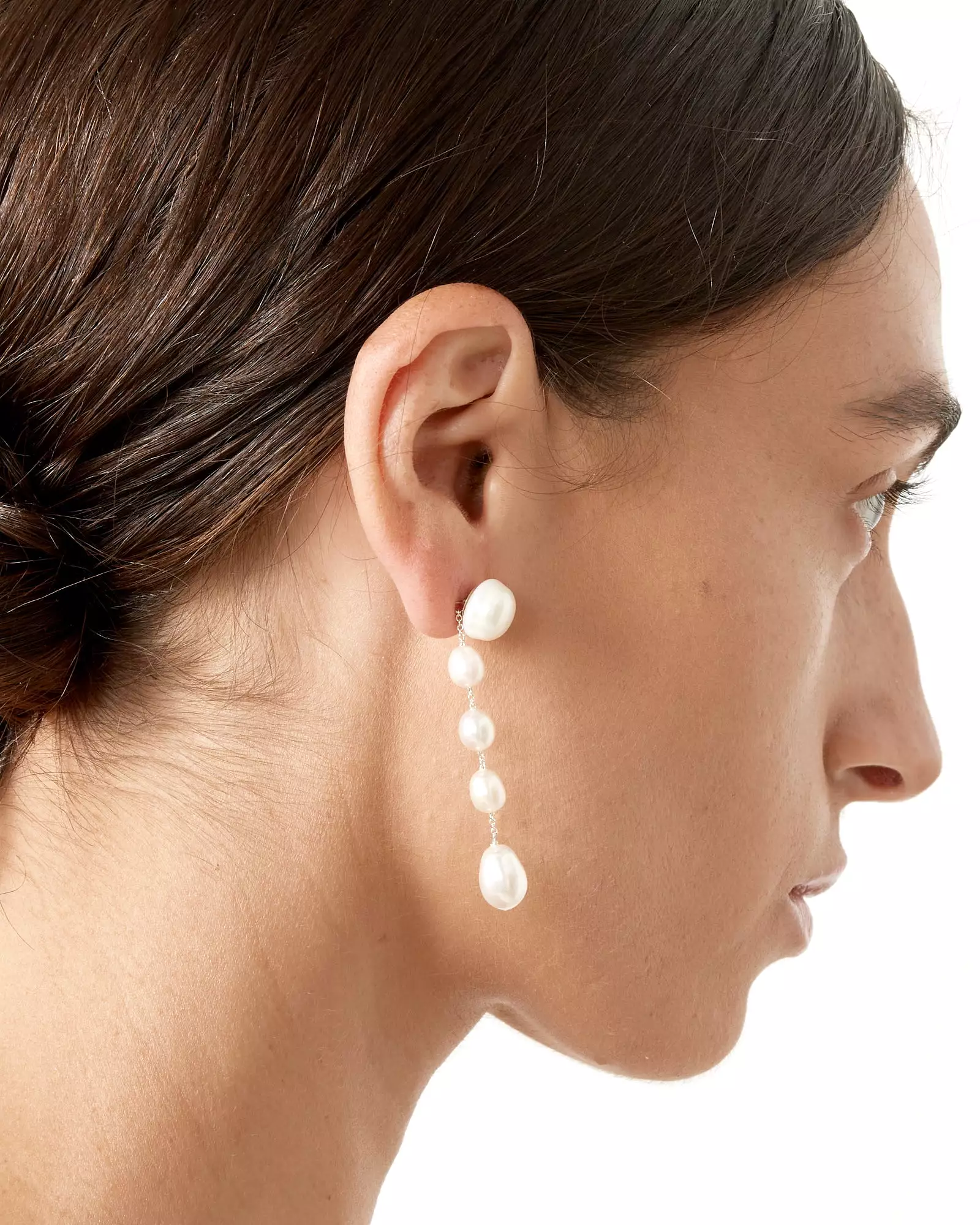 Small Passante Earrings in White Pearl